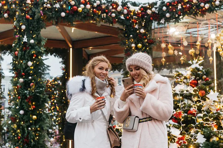 Paris Christmas Market & Chocolate Tour with Local Guide