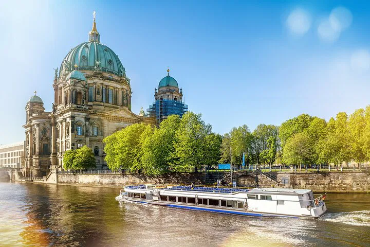 Berlin's Best: Uncover History with a 6-Hour Private Tour!