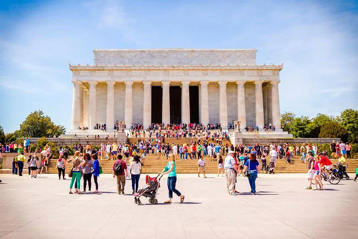 Discover DC's Iconic Landmarks: A Personalized Small-Group Tour