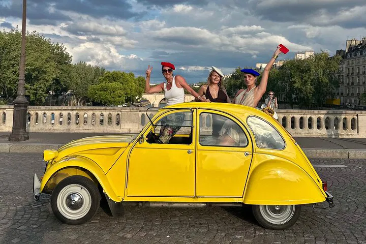 Iconic Paris: Vintage 2CV Tour