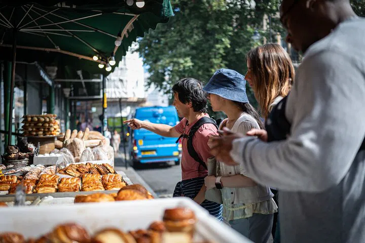 London's Tasty Trot: Food & Sights Walking Adventure!