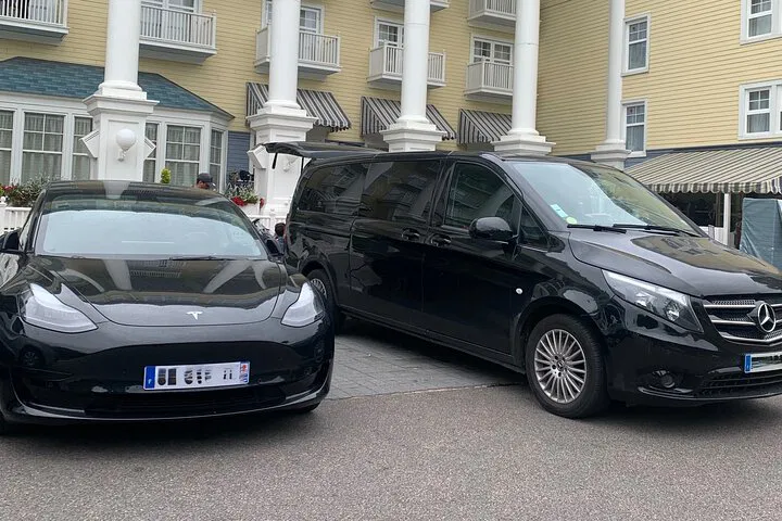 Private Disneyland Paris Transfer: Stress-Free Electric Car Ride