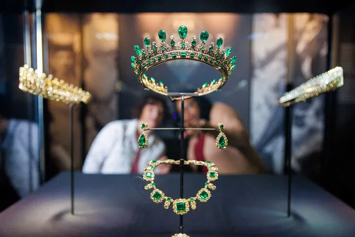 Royal London Immersion: Kensington Palace, Guards & Afternoon Tea