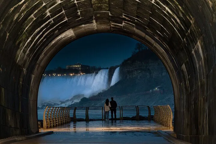 Niagara Falls at Night: An Electrifying Guided Adventure