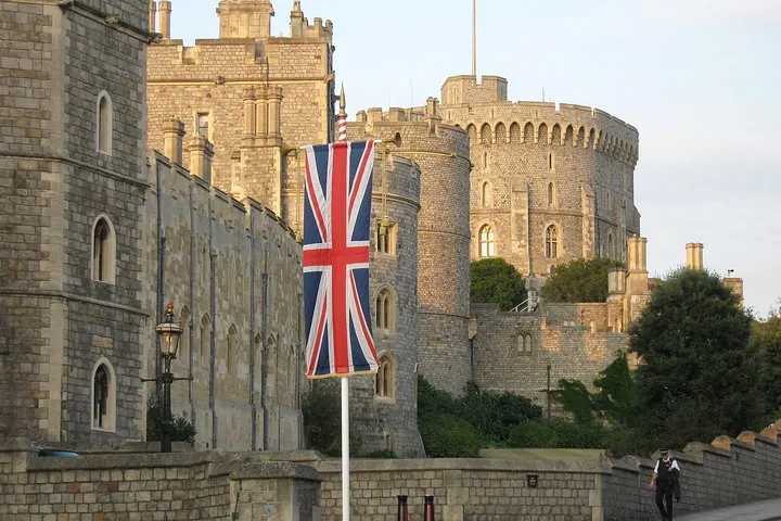 Uncover England's Treasures: A Luxurious Private Tour to Windsor, Stonehenge & Winchester