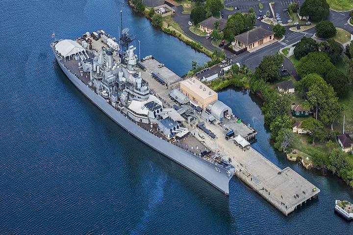 Oahu's History & Beauty: Pearl Harbor & Island Tour from Maui