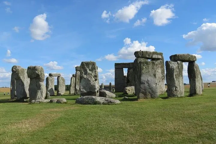 Stonehenge & Woodhenge: Private Luxury Car Tour