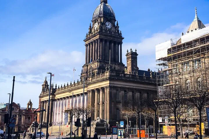 Leeds Adventure: Unleash Your Inner Explorer with a Self-Guided Tour & Treasure Hunt!