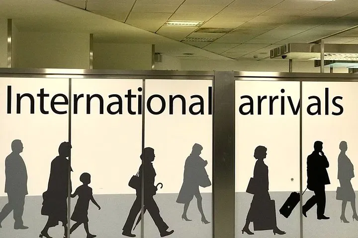 Stress-Free London Transfers: Gatwick Airport to Your Doorstep (E1-E14)