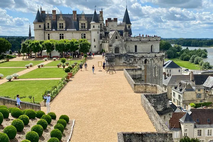 Unforgettable Loire Valley: 3-Day Private Castle & Wine Tour