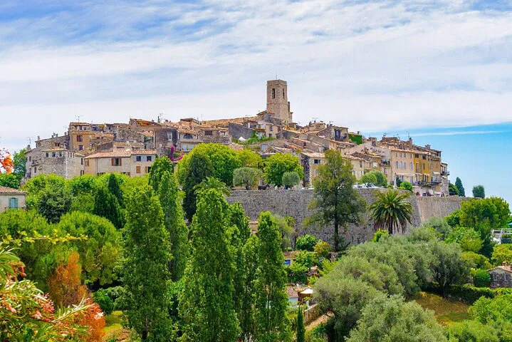Cannes & Provence: Unveiling Riviera Charm on a Private Wine Tour