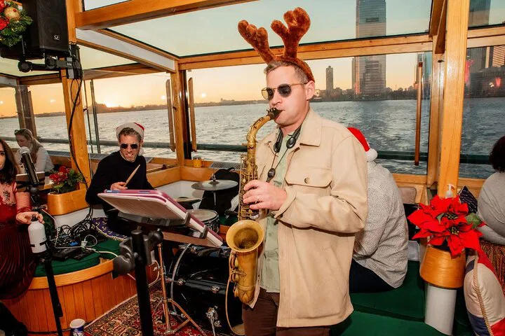 Holiday Jazz Cruise: Manhattan Skyline & Festive Tunes!