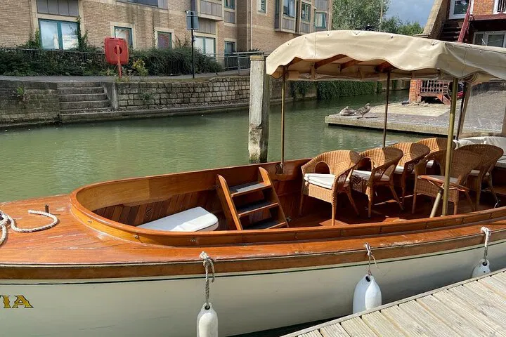 Oxford River Cruise: See Meadows & College Boat Houses