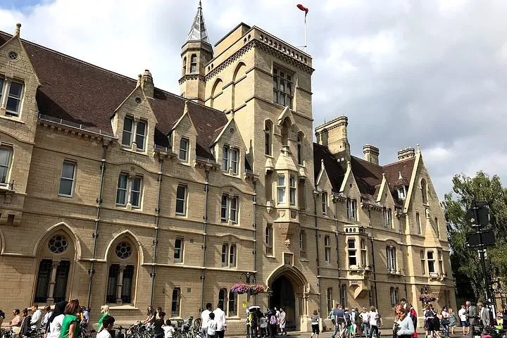 Discover Hogwarts: Walking the Magical Footsteps of Harry Potter in Oxford