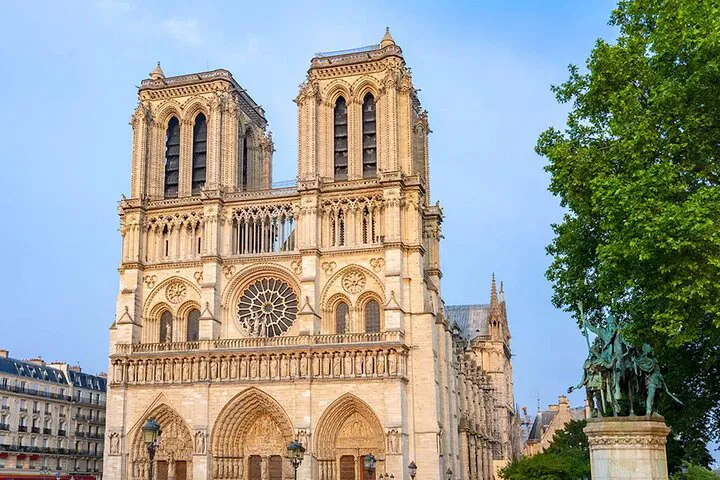 Notre Dame & Latin Quarter: Secrets Walking Tour