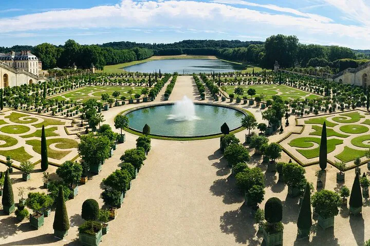 Capture Paris & Versailles: Private Tour with Professional Photoshoot