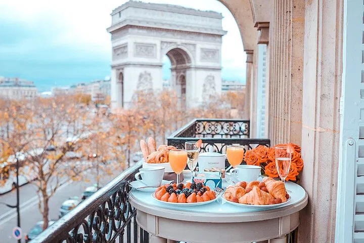 Paris in a Day: Indian Meal & Private Panoramic Tour