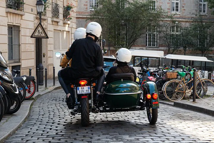 Paris Sidecar Adventure: A Whirlwind Tour with a Fun Guide!