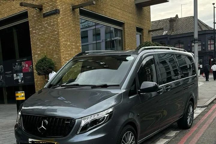 Stress-Free Heathrow Arrival: Private London Transfers
