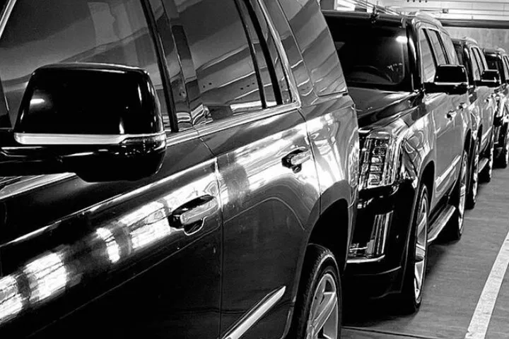 Luxury Niagara Falls & Toronto: Executive Black Car Service
