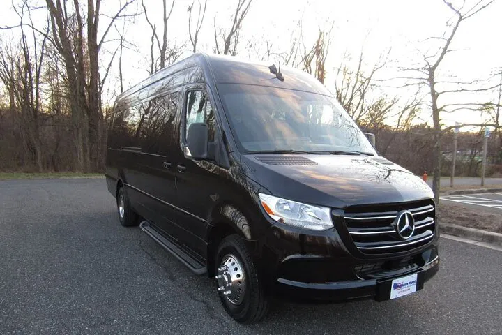 Luxury DC & Old Town Sightseeing Shuttle Tour