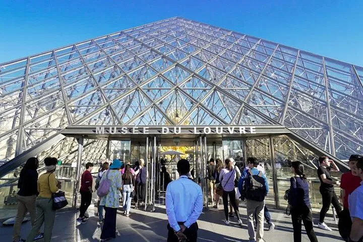 Unlock Louvre's Masterpieces: Mona Lisa Pass & Exclusive Guided Tour