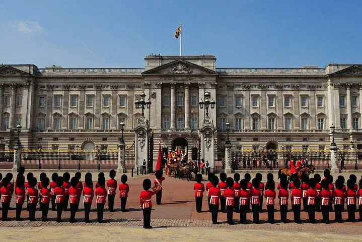 London Layover: A Whirlwind Private Tour from Heathrow