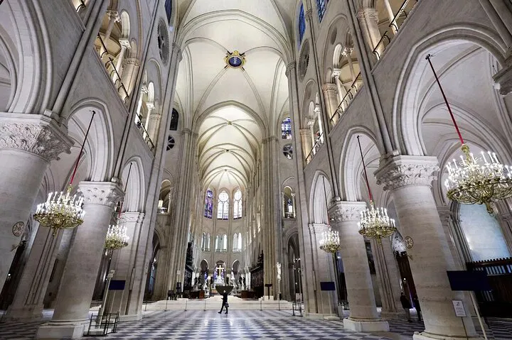 Paris Night Crimes Tour: Wine, Cheese & Dark Secrets