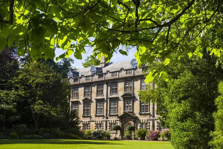 Uncover Cambridge's Secrets: A Smartphone Adventure Through History!