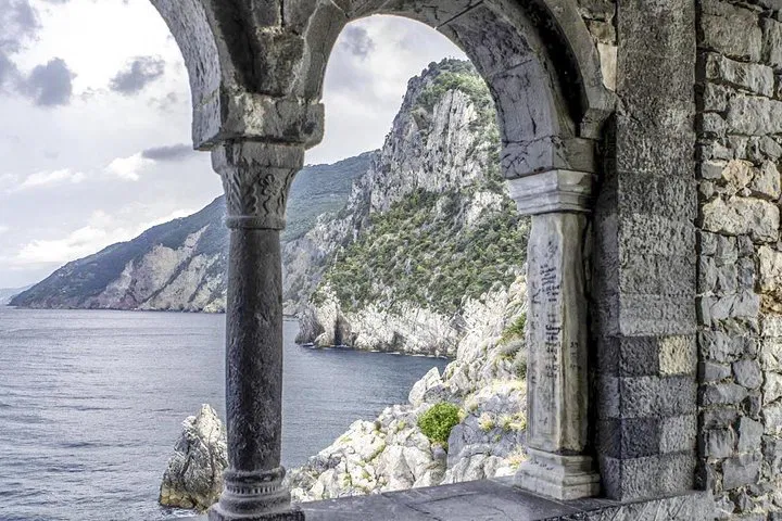 Unforgettable Italian Escapade: 7-Day Lakes & Riviera Tour from Milan