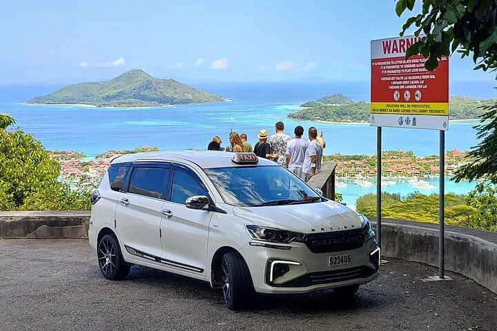 Seamless Seychelles: Private Day Tour with Airport & Hotel Transfers