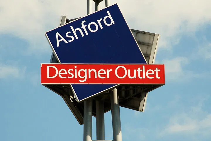 Luxury Shopping Spree: Private London to Ashford Outlet Tour