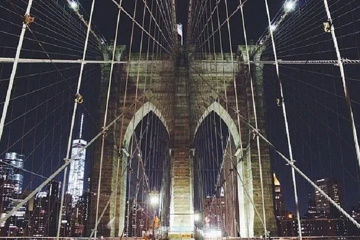 Experience NYC's Night Magic: An Italian-Guided Brooklyn & Bridge Tour