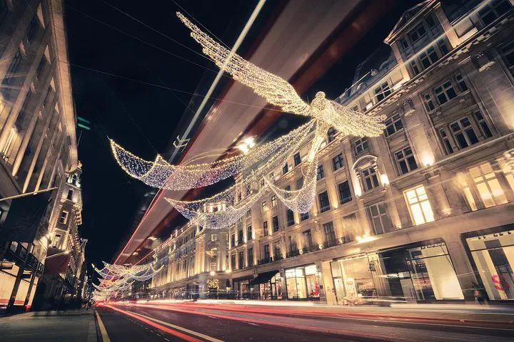 London's Christmas Lights: A Vintage Bus Spectacle!