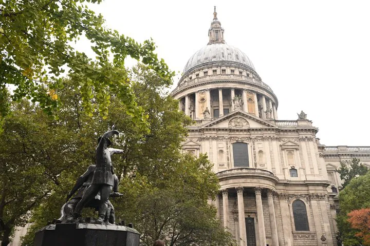 Explore London's Gems: St Paul's & 50+ Sights in 5 Hours!