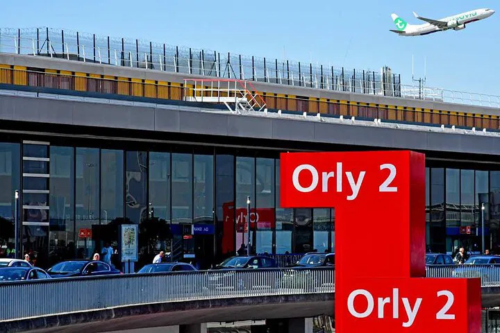 Seamless Paris Arrival: Private Orly Airport Transfer