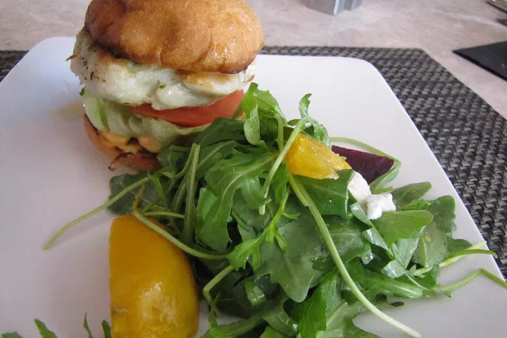 Dupont Circle's Culinary Charm: A Foodie Walking Adventure