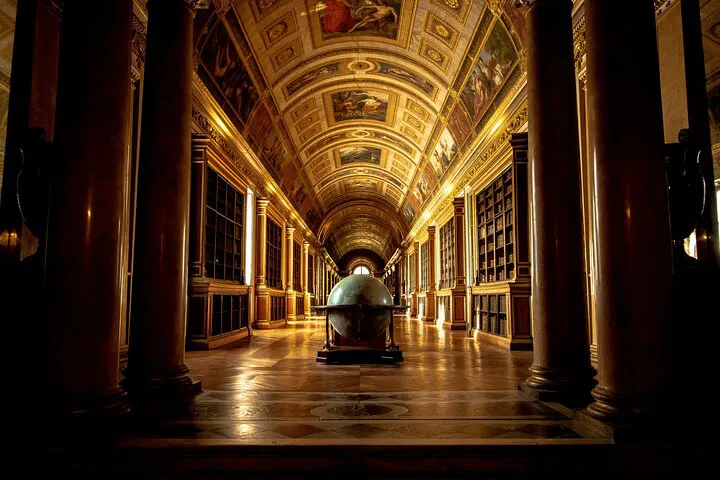 Fontainebleau Palace: Unveiling Royal Secrets on a Paris Day Trip