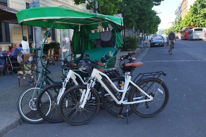 Berlin on Wheels: Private Rickshaw, E-Bike & Scooter Sightseeing Adventure!