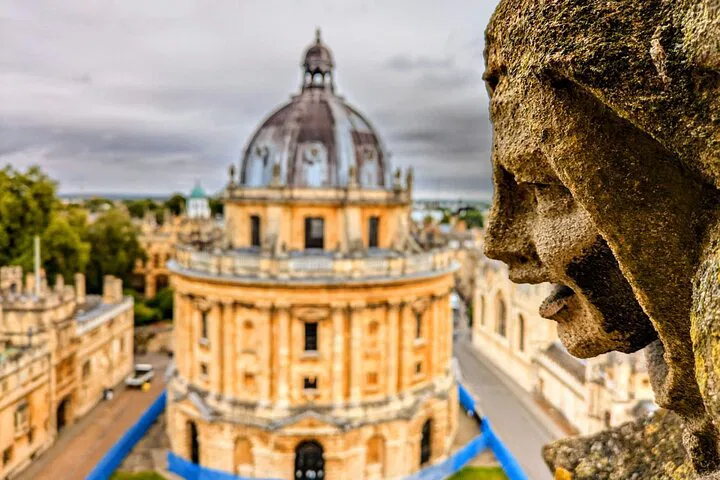 Discover Oxford's Secrets: A Personalized Spanish Walking Tour