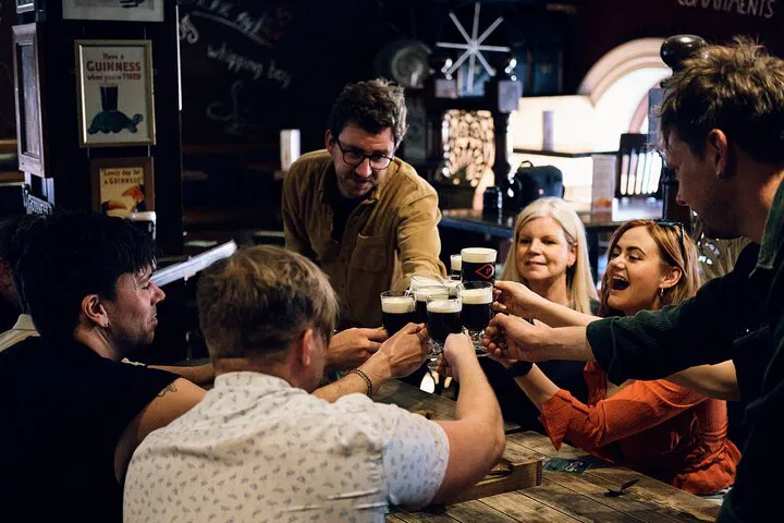 Dublin Pub Tour: Guinness, Whiskey & Irish Music!