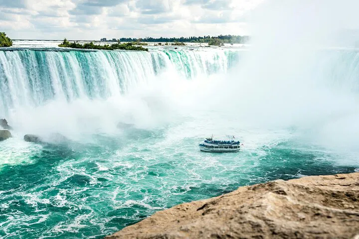 Niagara Falls Thrills: Cruise, Views, and Waterfall Wonders!