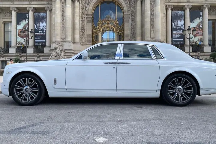 Paris Illumination: A Rolls-Royce Night Spectacle
