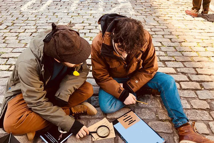 Unlock Edinburgh's Secrets: Sherlock's Puzzle Adventure!