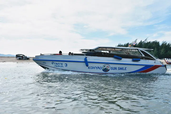 Seamless Phuket to Railay Transfer: Speedboat Adventure!