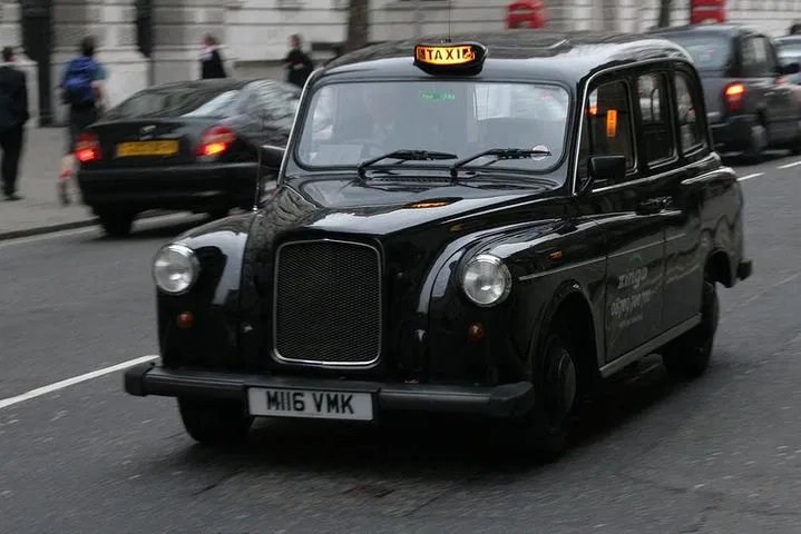 Discover London's Rich History: A Personalized Half-Day Tour