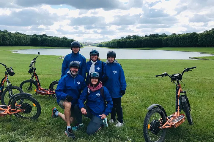 Versailles E-Scooter Golf Adventure: Accessible Fun for All!