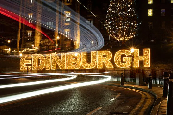 Edinburgh's Winter Wonderland: A Festive Minivan Tour