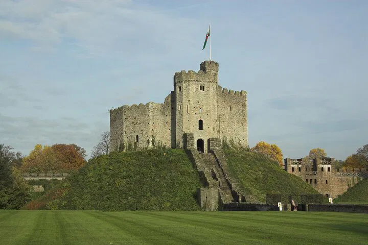 Cardiff Doctor Who Tour: Sci-Fi Stroll to Iconic Sites