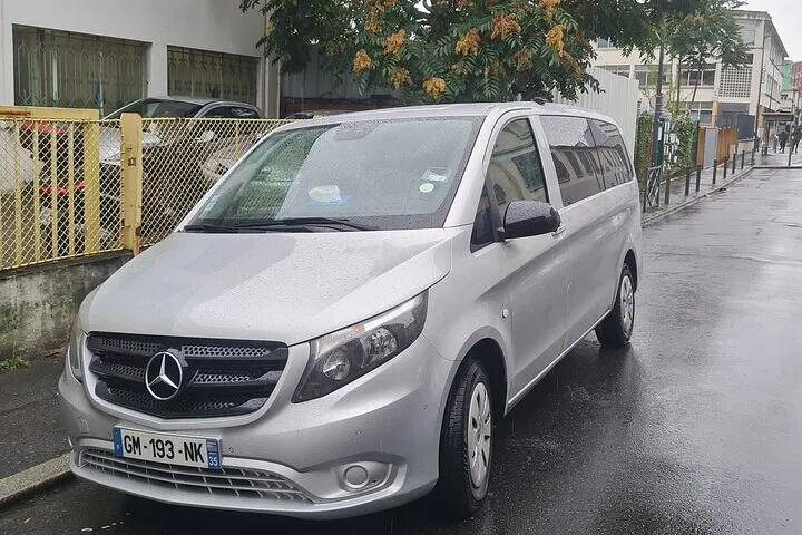 Effortless Paris Transfers: Le Bourget & Orly with Private Chauffeur